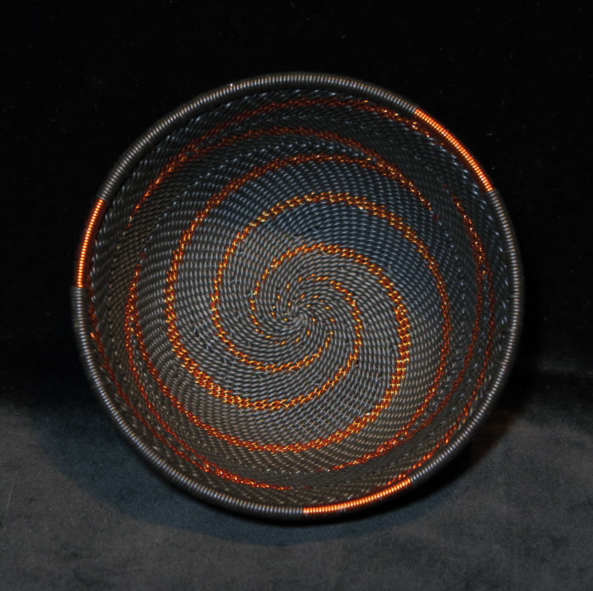 Imbenge - Small Zulu Wire Basket - Black and Copper