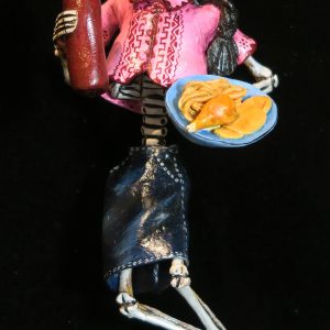 Calavera with dinner - Retablo figure