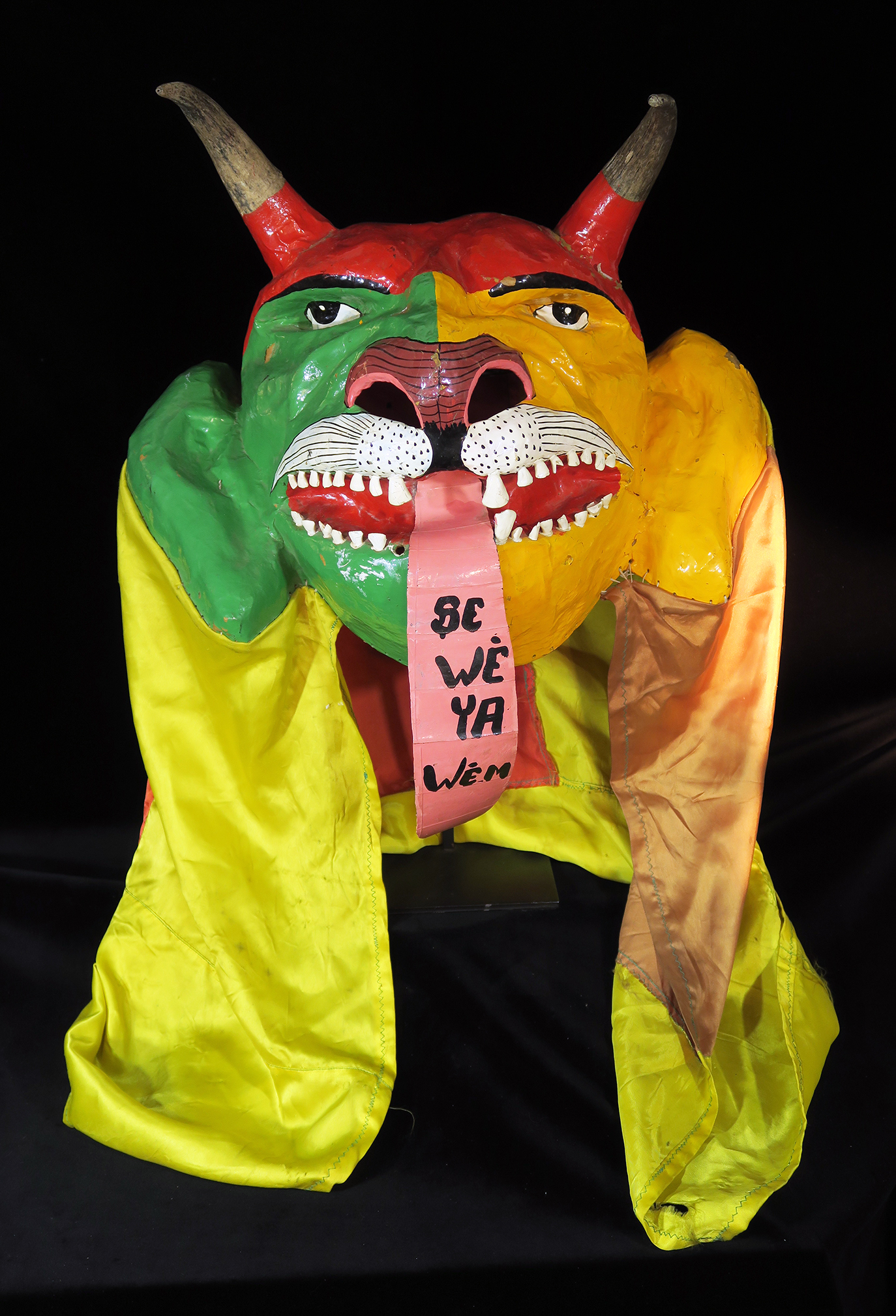 “Se wè ya wèm” Diable mask