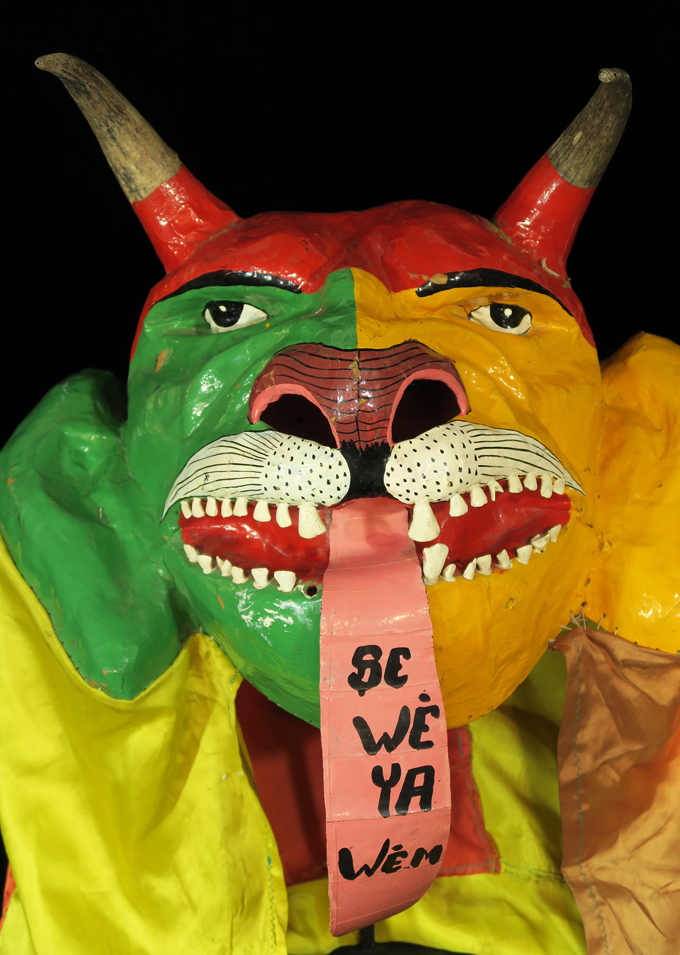 “Se wè ya wèm” Diable mask