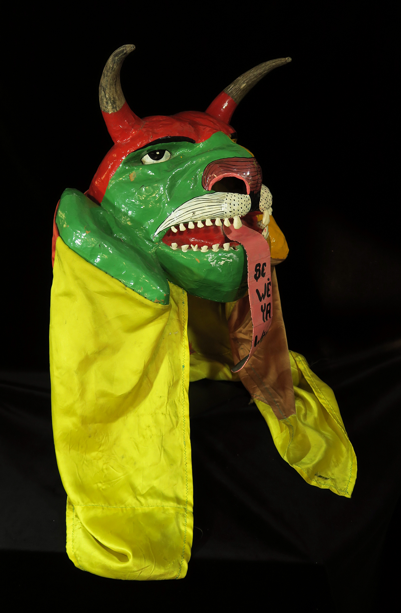 “Se wè ya wèm” Diable mask