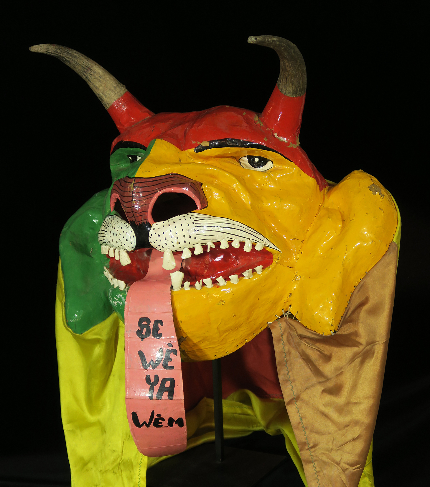 “Se wè ya wèm” Diable mask